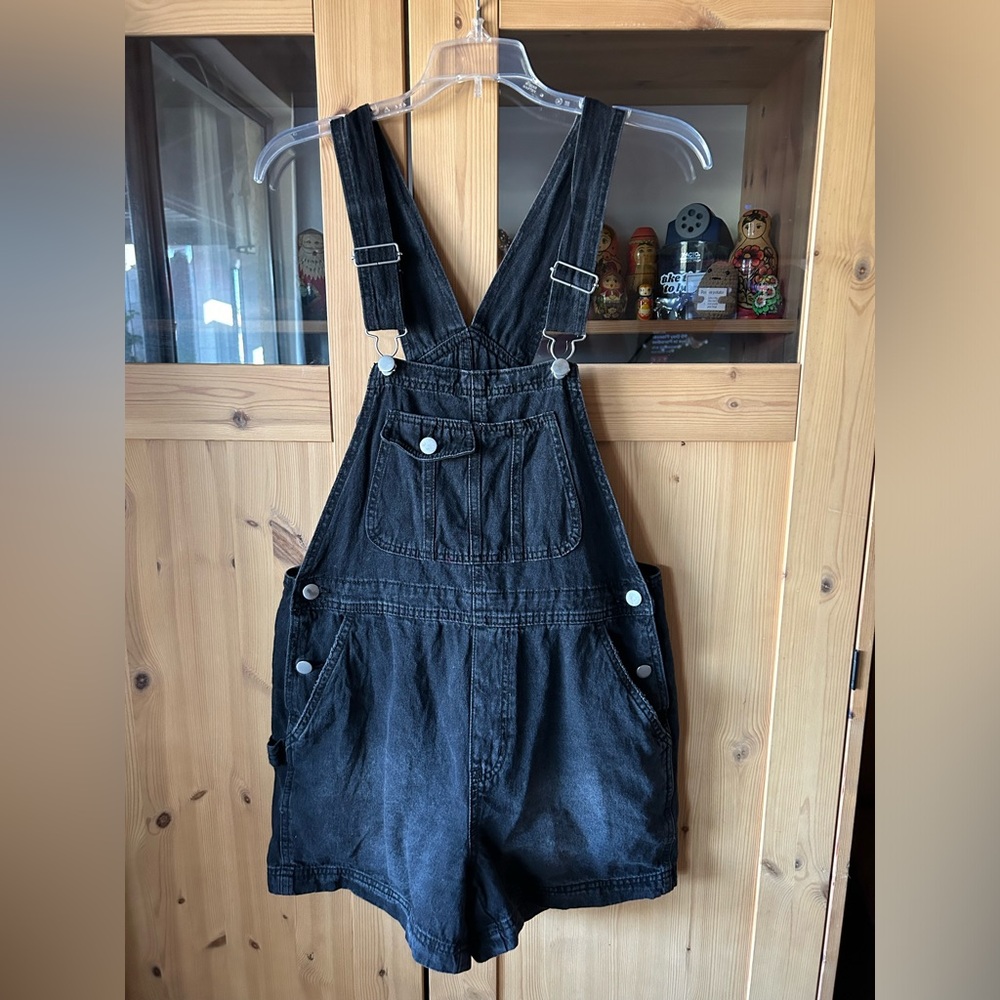 No Boundaries Women’s Black Denim Overall Shorts Size Medium